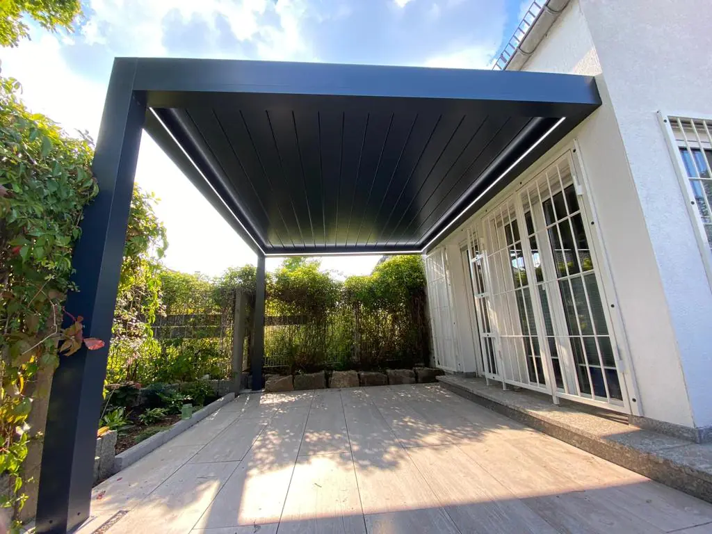 Lamellen Terrassenüberdachung 480 x 360,8 x 266 cm grau
