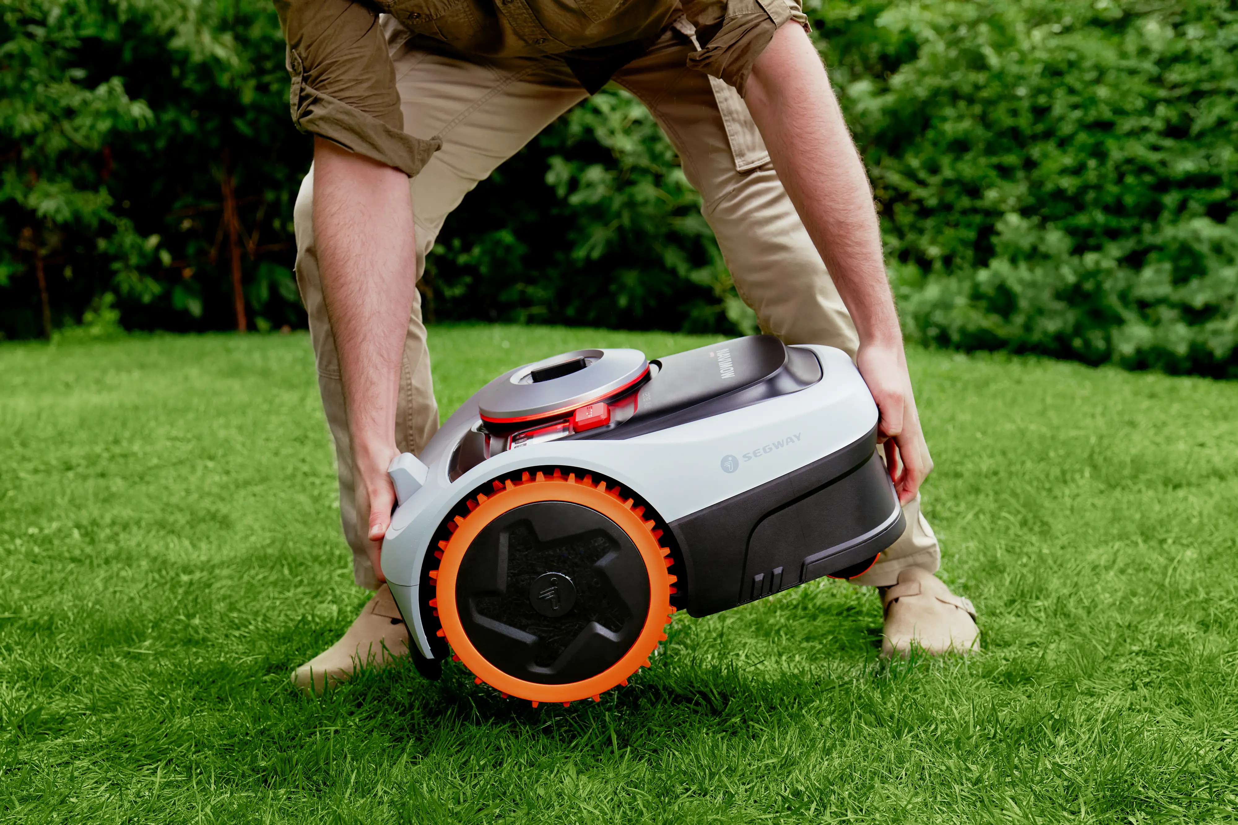 Segway Mähroboter Navimow i210E Lidar 21,6 V 22 cm Schnittbreite 1000 m² inkl. Garage
