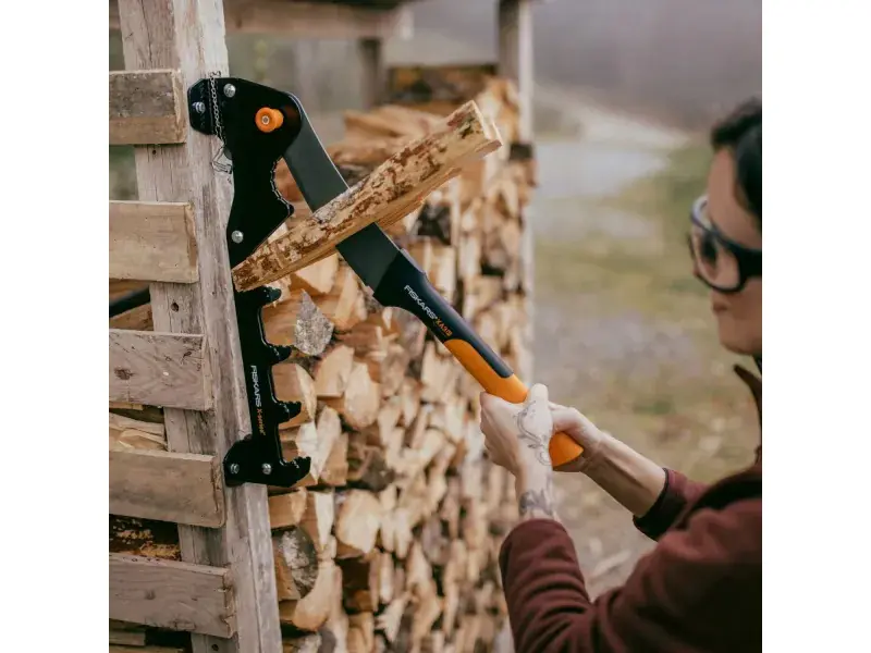 Fiskars Anzündholzspalter X-series mit Wandhalterung 56 cm